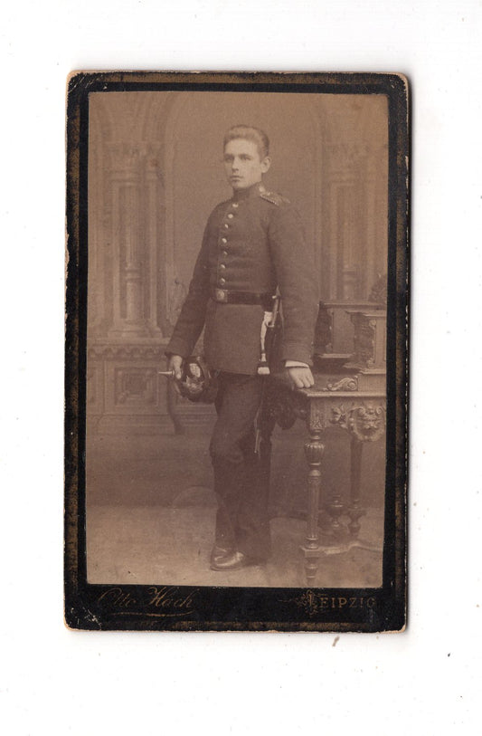 Fotografie Soldat mit Pickelhaube / IR 104 - Leipzig um 1880 / CDV M1-08