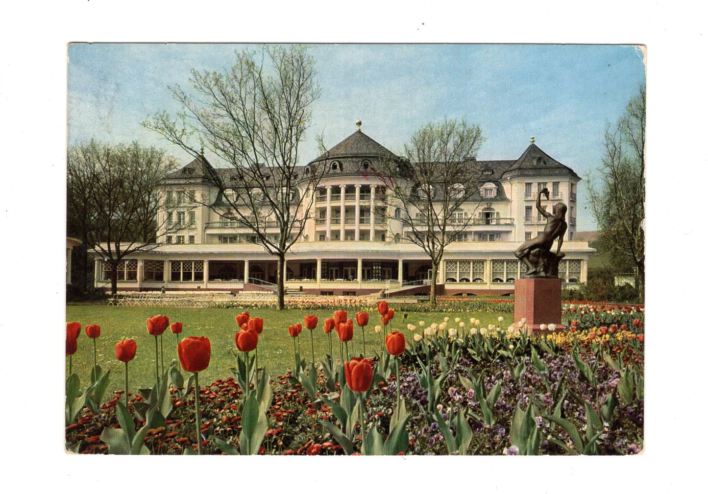 Ansichtskarte Bad Kreuznach / Kurhaus mit Traubenmädchen