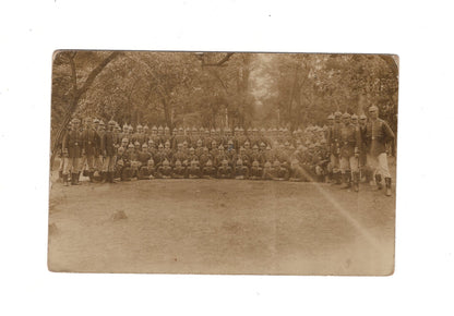 Ansichtskarte / Feldpost / Gruppenbild Soldaten mit Pickelhaube - Berlin 1915