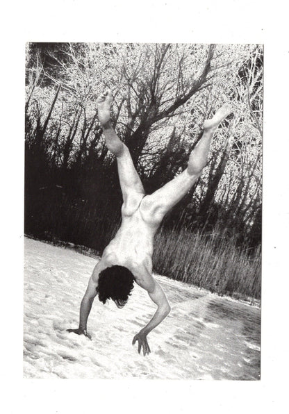 Ansichtskarte Nackter Mann im Schnee