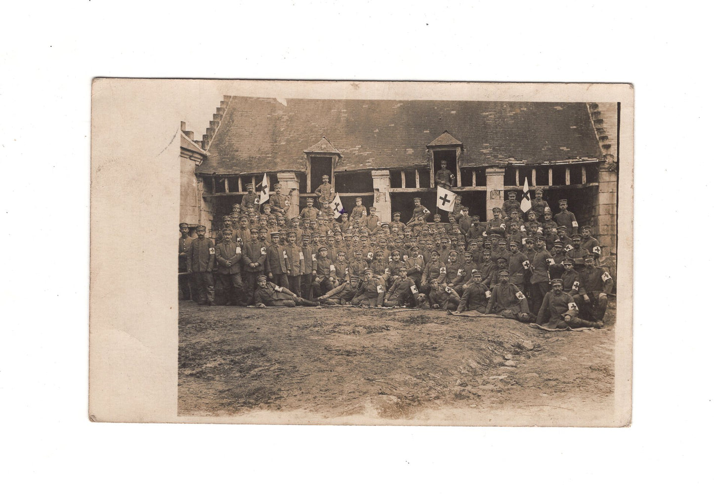 Ansichtskarte Gruppenbild Soldaten / Sanitäts-Soldaten / Rotes Kreuz - 1916