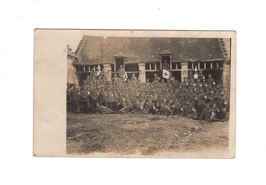 Ansichtskarte Gruppenbild Soldaten / Sanitäts-Soldaten / Rotes Kreuz - 1916