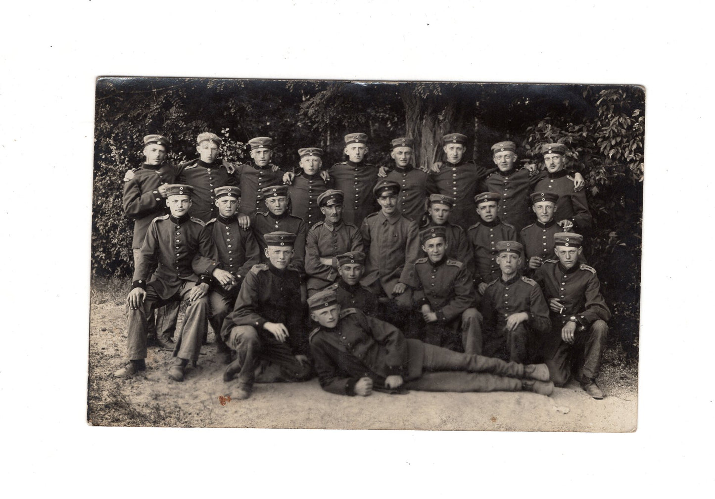 Ansichtskarte Gruppenbild Soldaten - Jüterbog / Altes Lager 1917