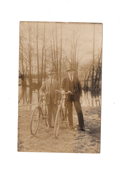 Ansichtskarte / Foto Feine Jungen mit Fahrrad - Hamburg