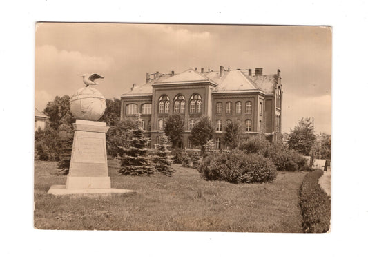 Ansichtskarte Prenzlau / Puschkin-Oberschule und Friedensdenkmal