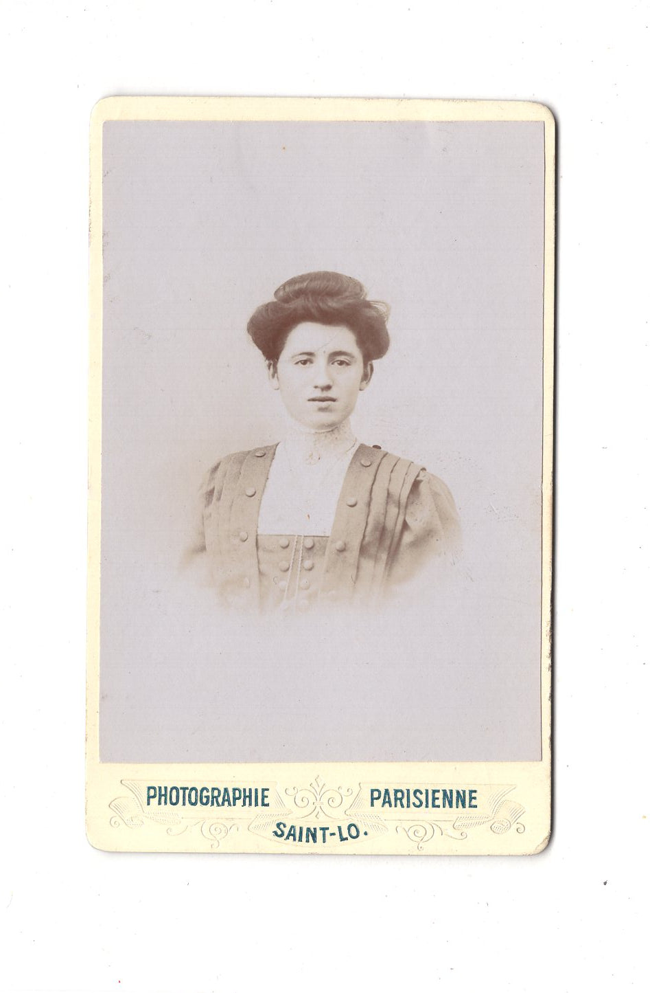 Fotografie Damenportrait / benannt - Saint-Lo 1900er / CDV C1-06