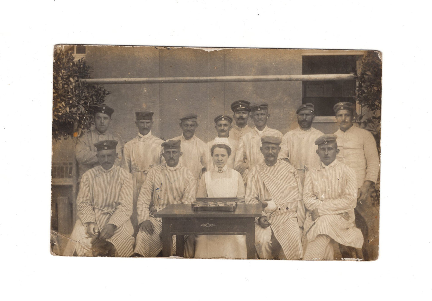 Ansichtskarte Verwundete Soldaten im Lazarett