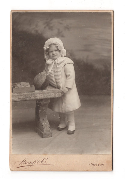 Fotografie Niedliches kleines Mädchen - Wien 1900er / CAB U-25