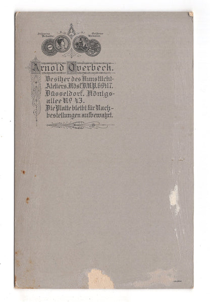 Fotografie Feiner Herr mit Zigarre am Tisch - Düsseldorf 1906