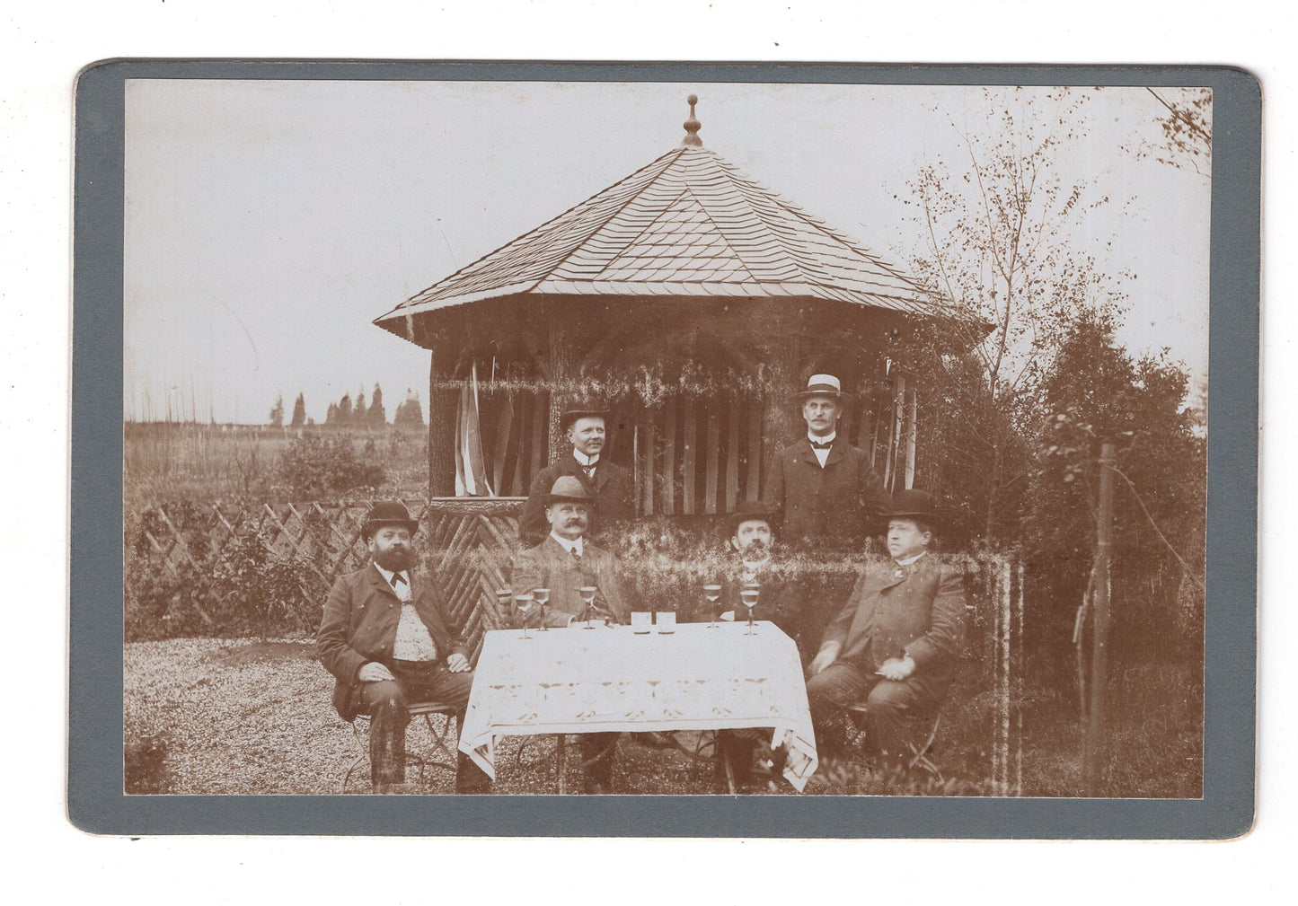Fotografie Feine Herren mit Wein / benannt / Sparkassen-Kommission - unbekannter Ort 1906