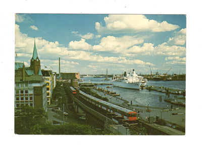 Ansichtskarte Hamburg / Passagierschiff an der Überseebrücke / I1-70