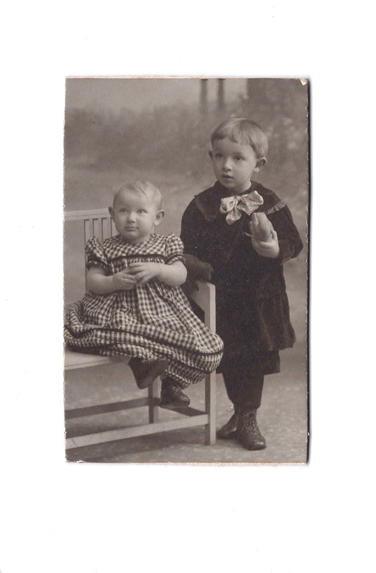 Fotografie Niedliche kleine Kinder - unbekannter Ort 1900er