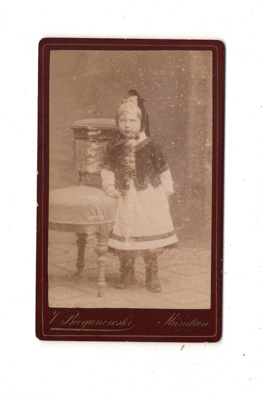 Fotografie Niedliches kleines Mädchen in Tracht - München 1880er / CDV M1-29