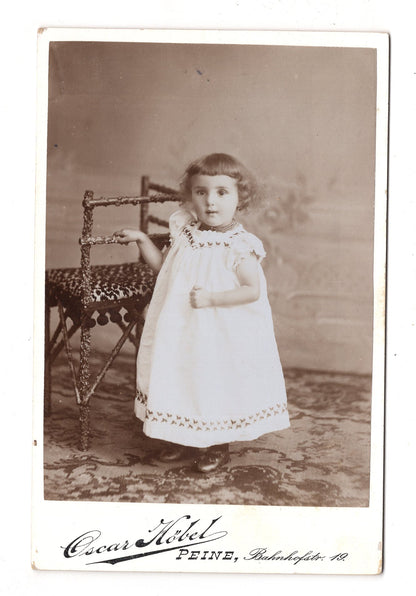 Fotografie Niedliches kleines Mädchen - Peine 1890er / CAB U-25