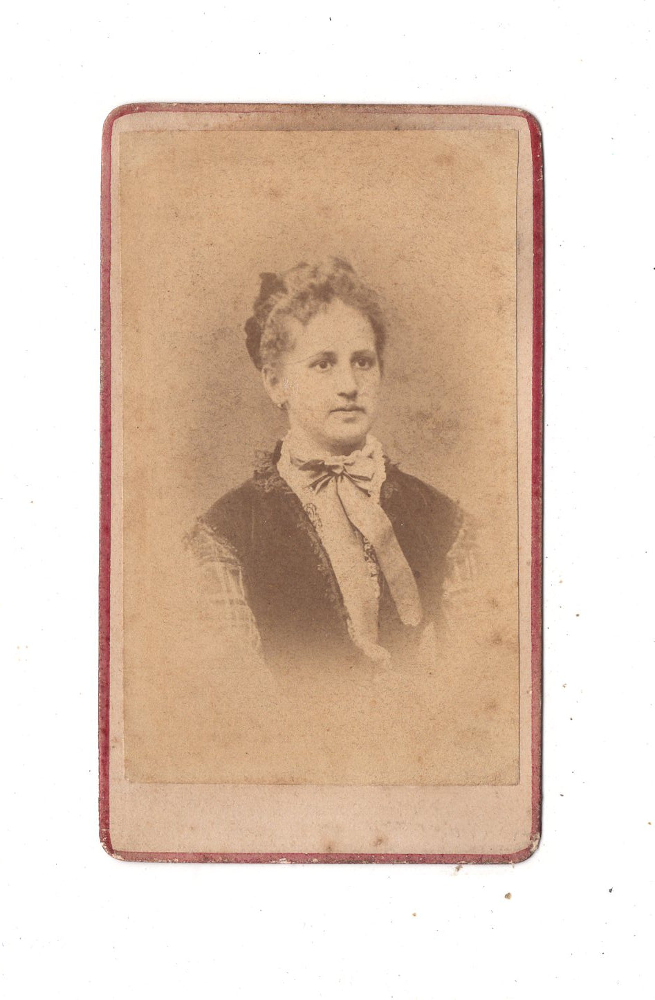 Fotografie Damenportrait - unbekannter Ort 1870er / CDV N1-16