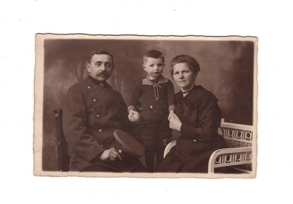 Ansichtskarte Beamter ? mit Familie