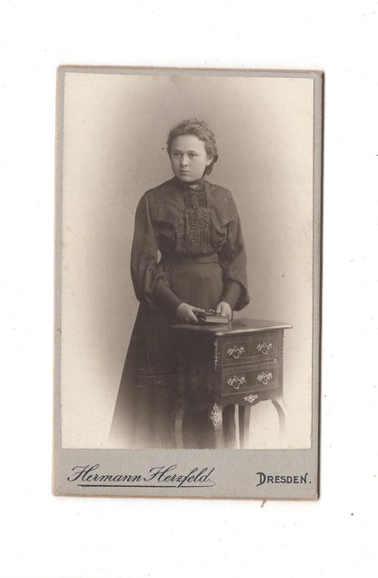 Fotografie Feines junges Mädchen - Dresden um 1900 / CDV L1-27