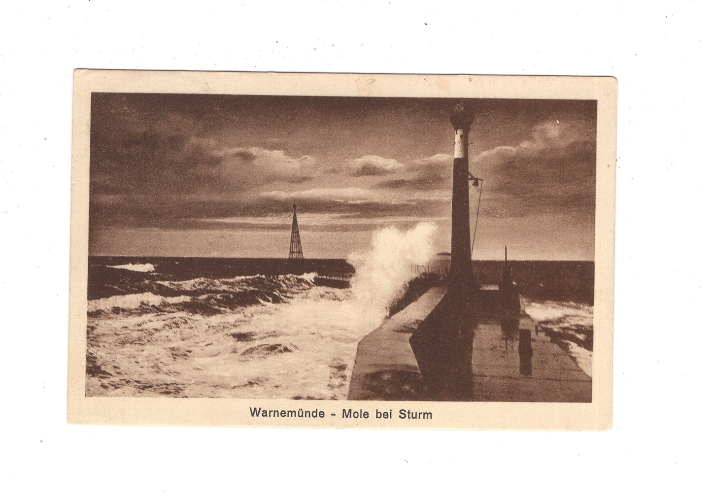 Ansichtskarte Warnemünde / Mole bei Sturm / L1-69