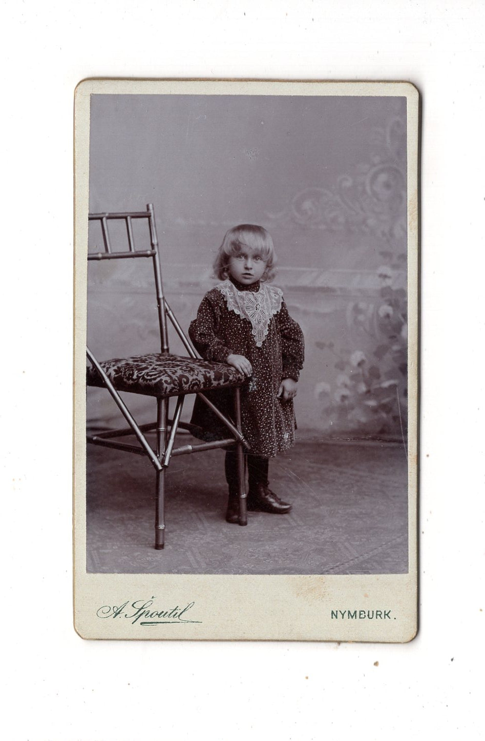 Fotografie Niedliches kleines Kind / benannt - Nymburk 1902