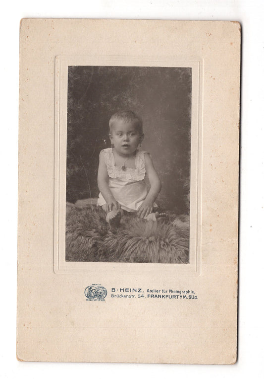Fotografie Niedliches kleines Mädchen - Frankfurt am Main 1915 / CAB U-26