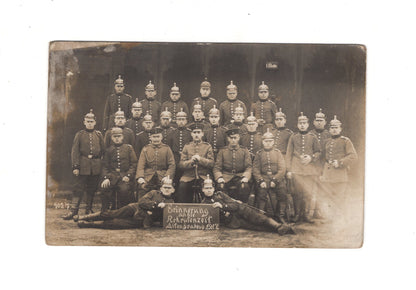 Ansichtskarte / Feldpost / Gruppenbild Soldaten mit Pickelhaube - Altengrabow 1917