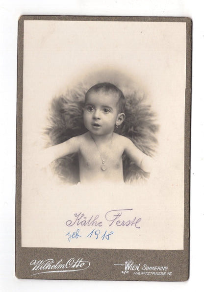 Fotografie Niedliches kleines Mädchen / benannt - Wien 1918 / CAB U-26