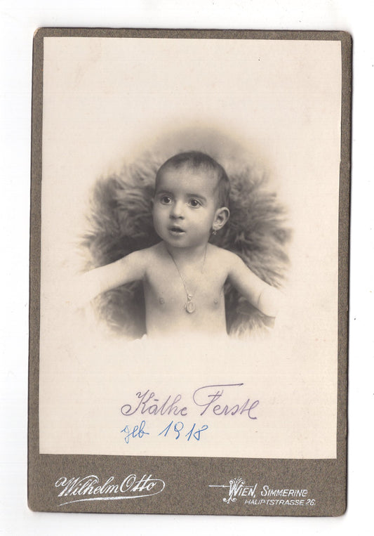 Fotografie Niedliches kleines Mädchen / benannt - Wien 1918 / CAB U-26
