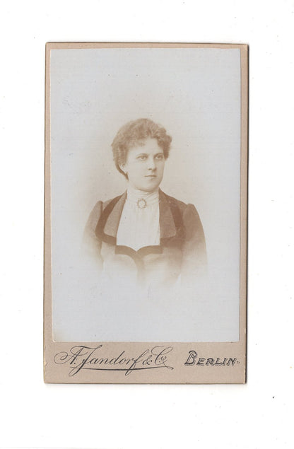 Fotografie Damenportrait - Berlin um 1900 / CDV C1-07