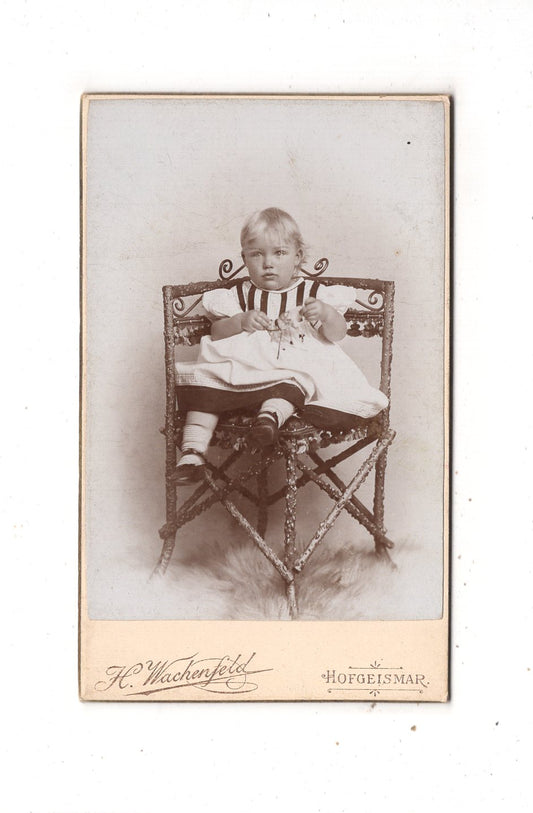 Fotografie Niedliches kleines Kind - Hofgeismar 1890er