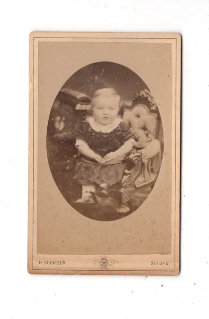 Fotografie Niedliches kleines Kind - Siegen um 1880