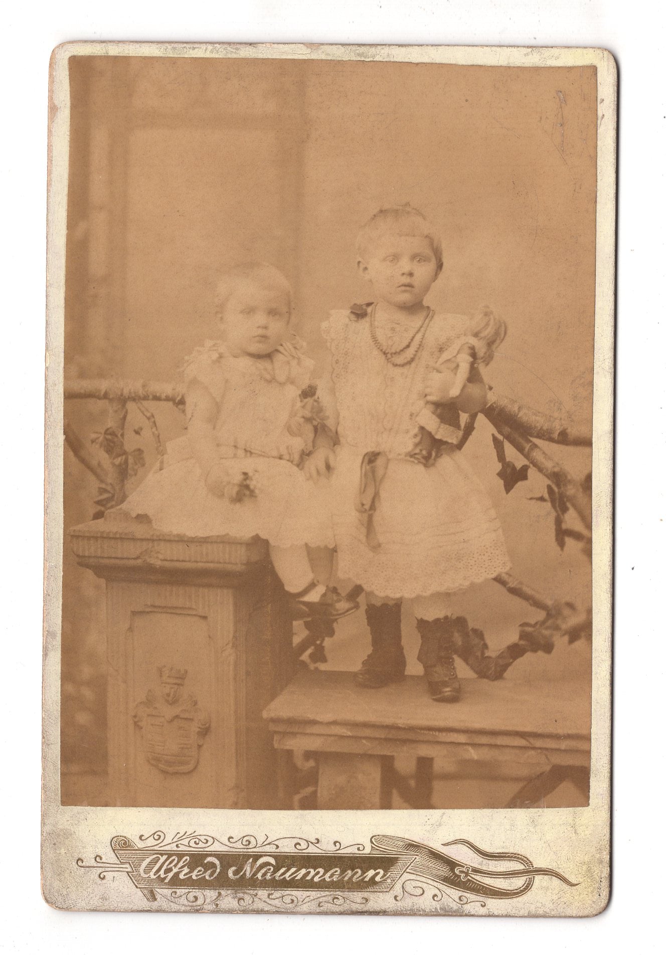 Fotografie Niedliche kleine Mädchen mit Puppe - Leipzig 1880er / CAB U-26