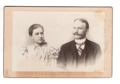 Fotografie Feines Paar - unbekannter Ort 1890er