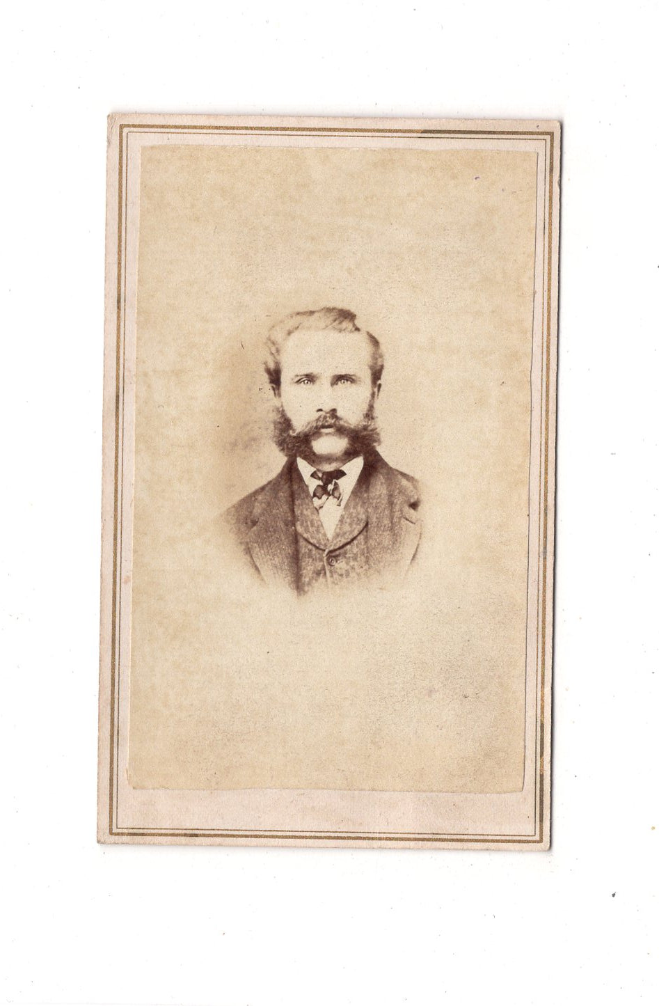 Fotografie Herrenportrait - unbekannter Ort um 1860 / CDV C1-25