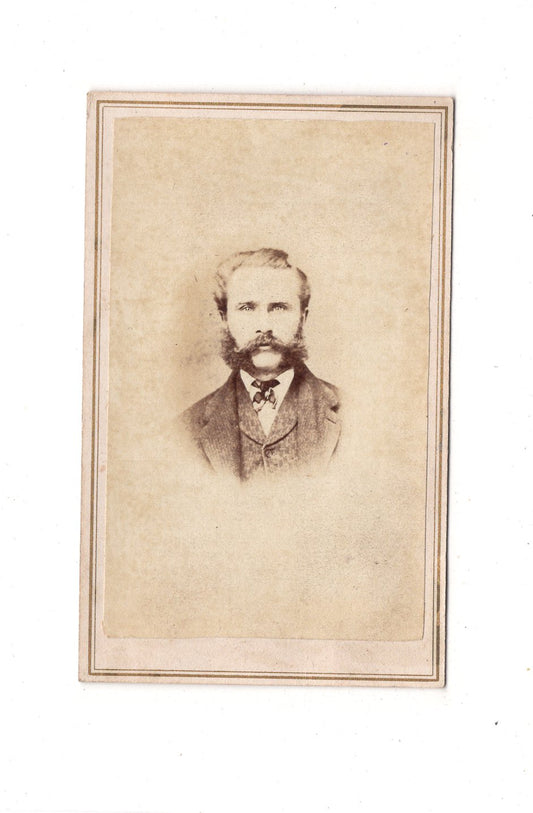 Fotografie Herrenportrait - unbekannter Ort um 1860 / CDV C1-25