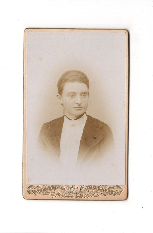 Fotografie Damenportrait - unbekannter Ort 1890er / CDV C1-07