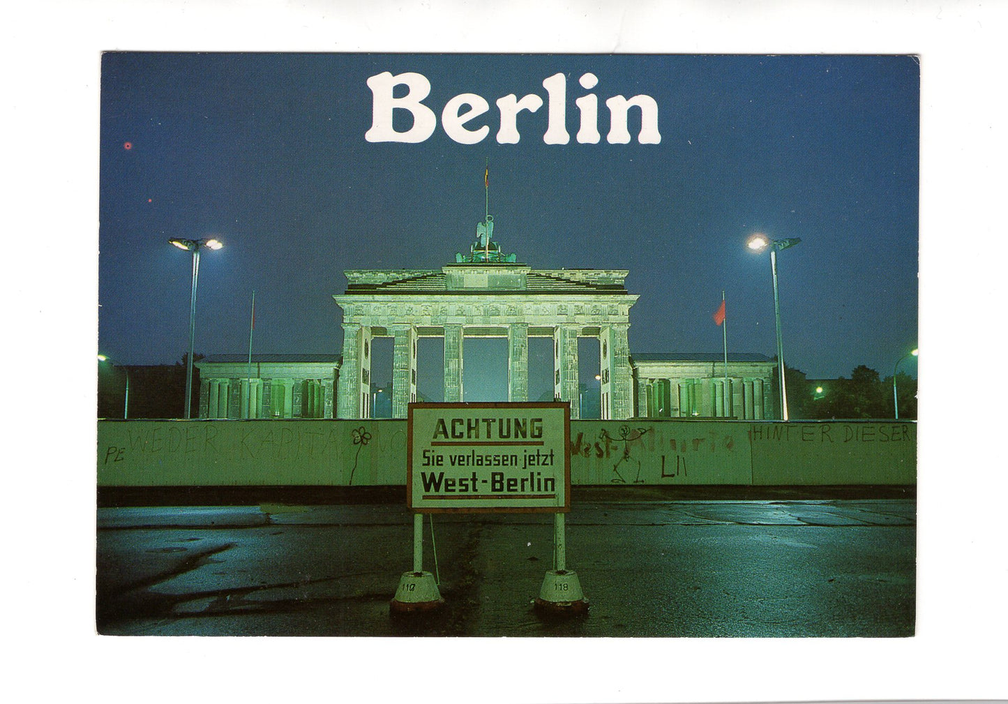 Ansichtskarte Berlin / Brandenburger Tor bei Nacht