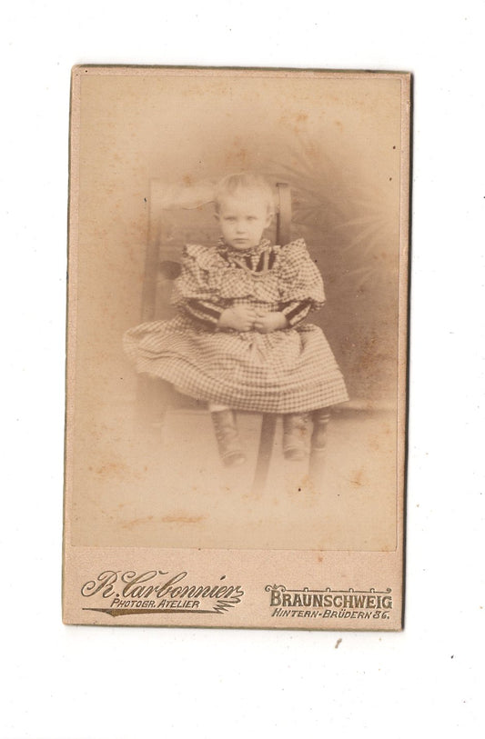 Fotografie Niedliches kleines Kind - Braunschweig um 1890 / CDV M1-30