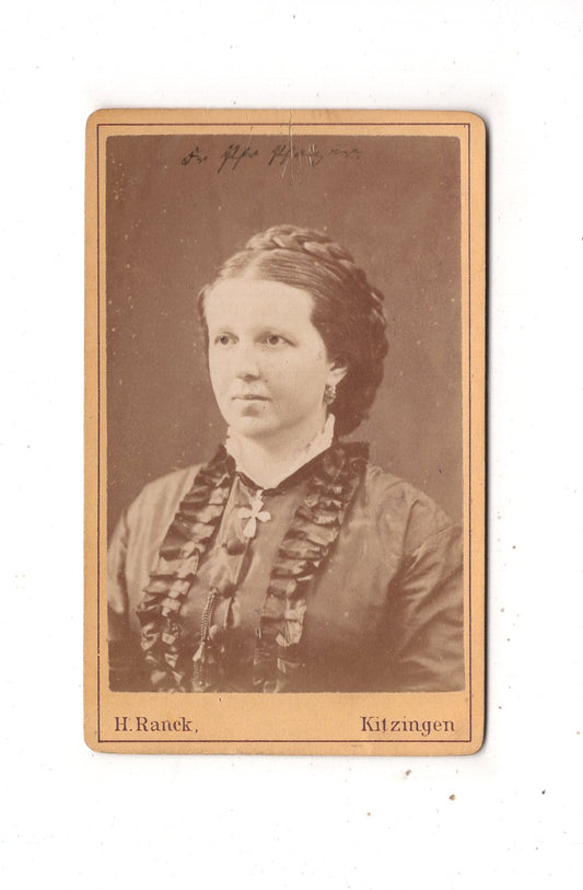 Fotografie Damenportrait / benannt - Kitzingen 1870er / CDV N1-17