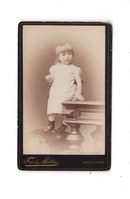 Fotografie Niedliches kleines Kind - München 1880er / CDV M1-30