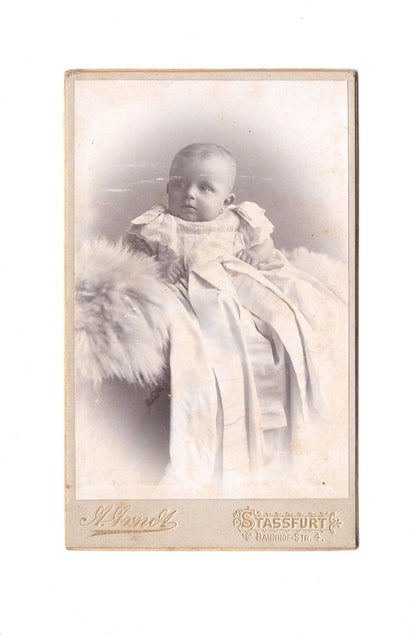 Fotografie Schönes Kinderbild / Baby - Staßfurt 1890er