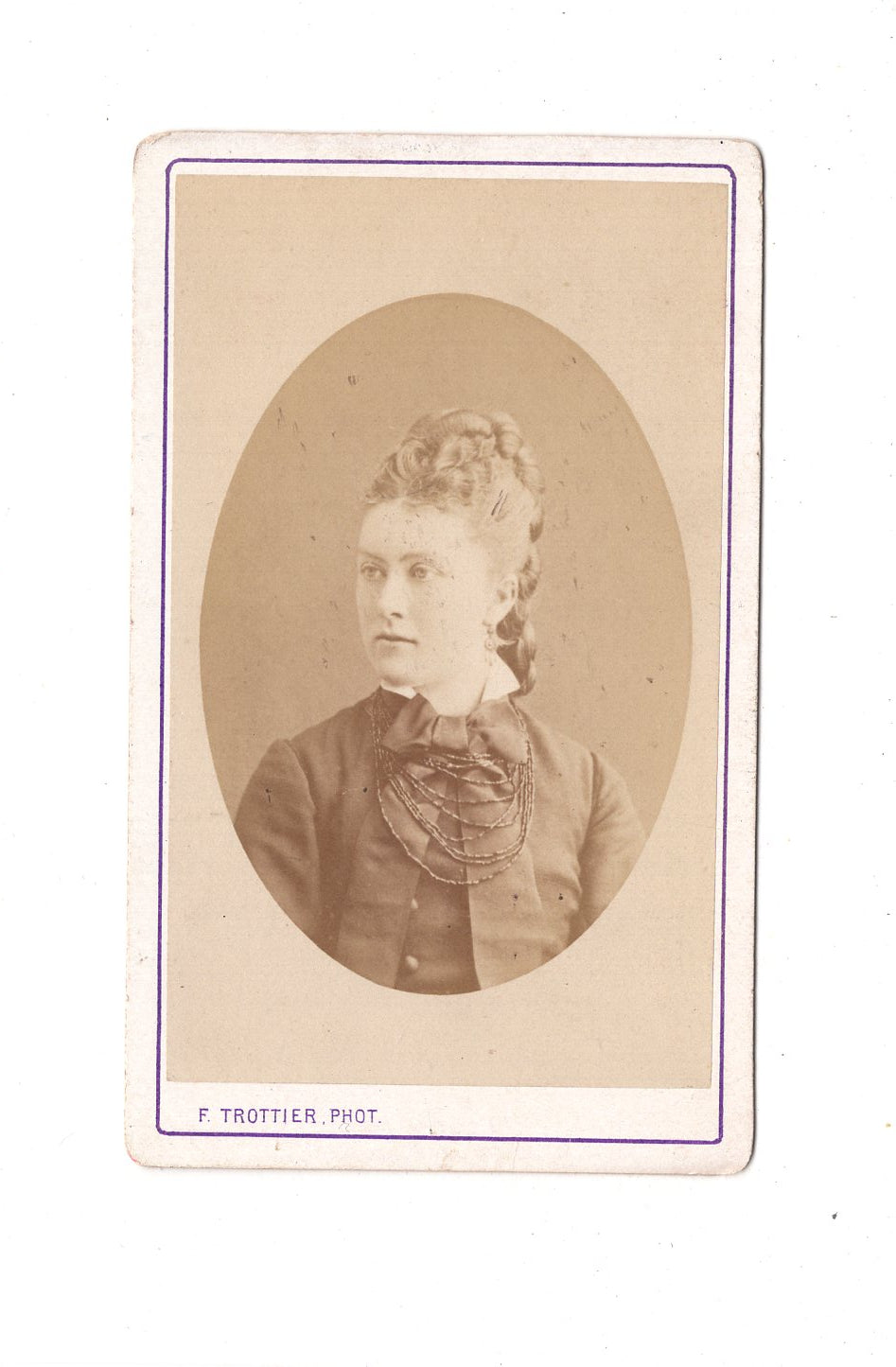Fotografie Damenportrait - Clermont-Ferrand 1870er / CDV C1-07