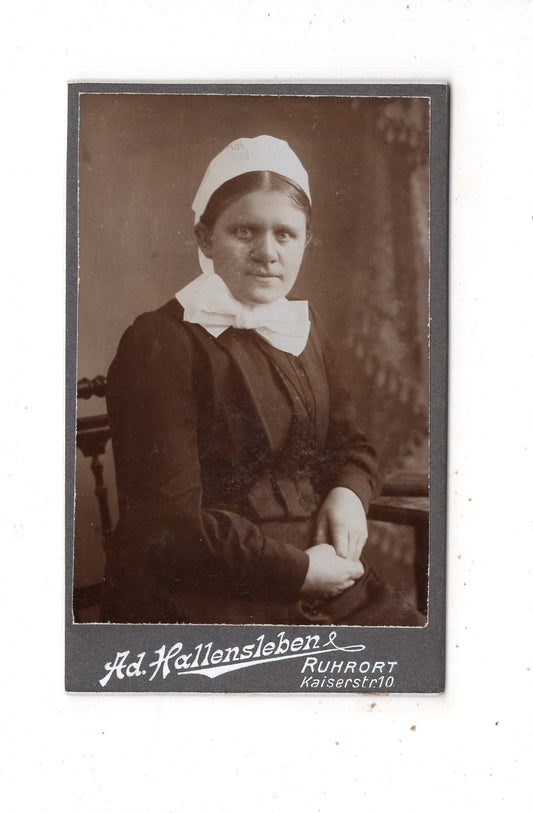 Fotografie Frau mit Haube / Krankenschwester ? - Ruhrort 1900er