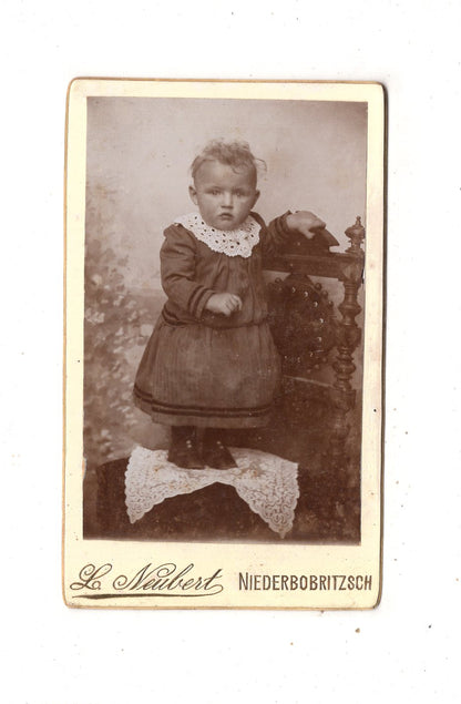 Fotografie Niedliches kleines Kind - Niederbobritzsch 1890er