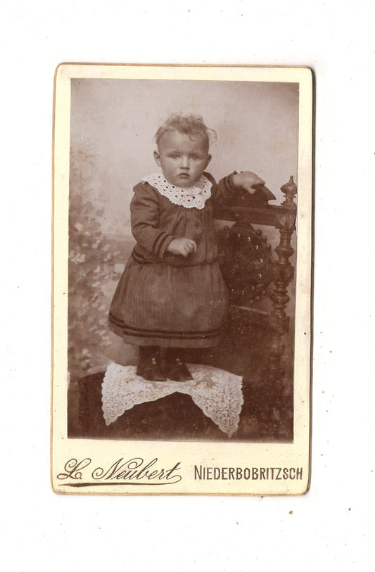 Fotografie Niedliches kleines Kind - Niederbobritzsch 1890er