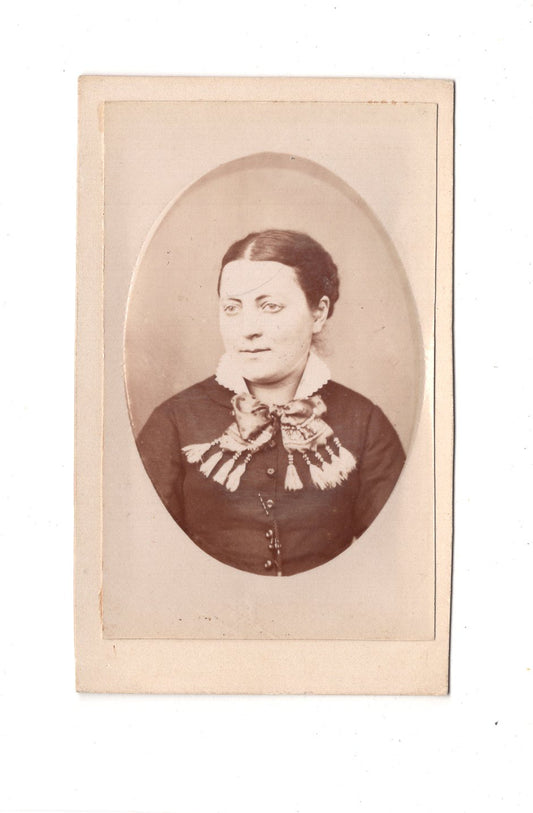 Fotografie Damenportrait - unbekannter Ort um 1880 / CDV C1-08