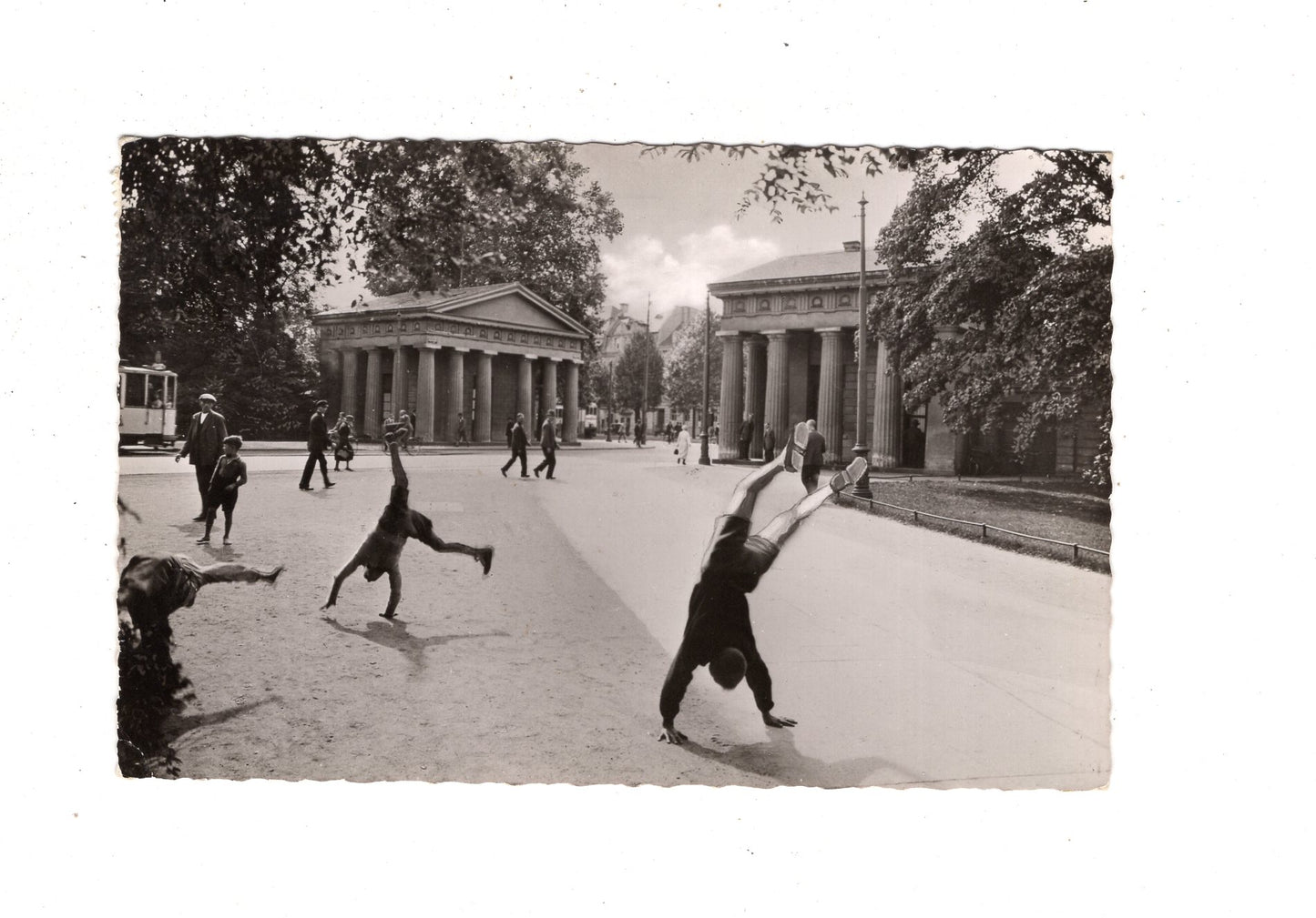 Ansichtskarte Düsseldorf / Radschläger am Rathinger Tor / J1-53