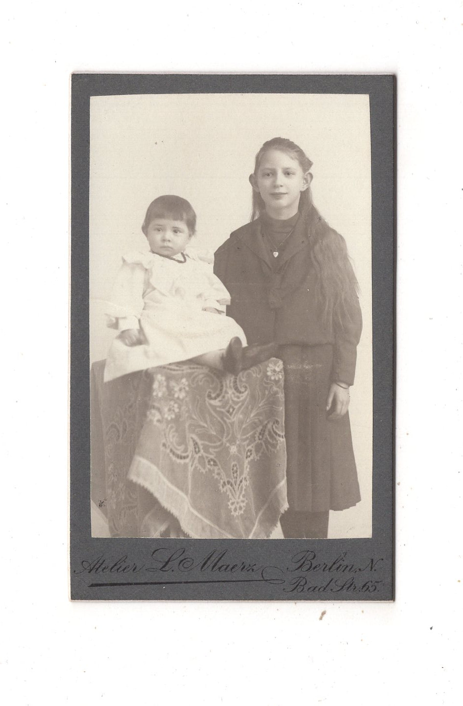 Fotografie Niedliche kleine Kinder mit Widmung - Berlin 1904 / CDV M1-11