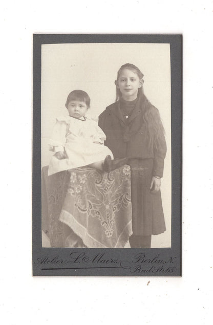 Fotografie Niedliche kleine Kinder mit Widmung - Berlin 1904 / CDV M1-11