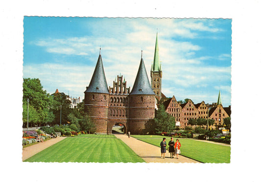 Ansichtskarte Lübeck / Holstentor und Petrikirche  / I1-57
