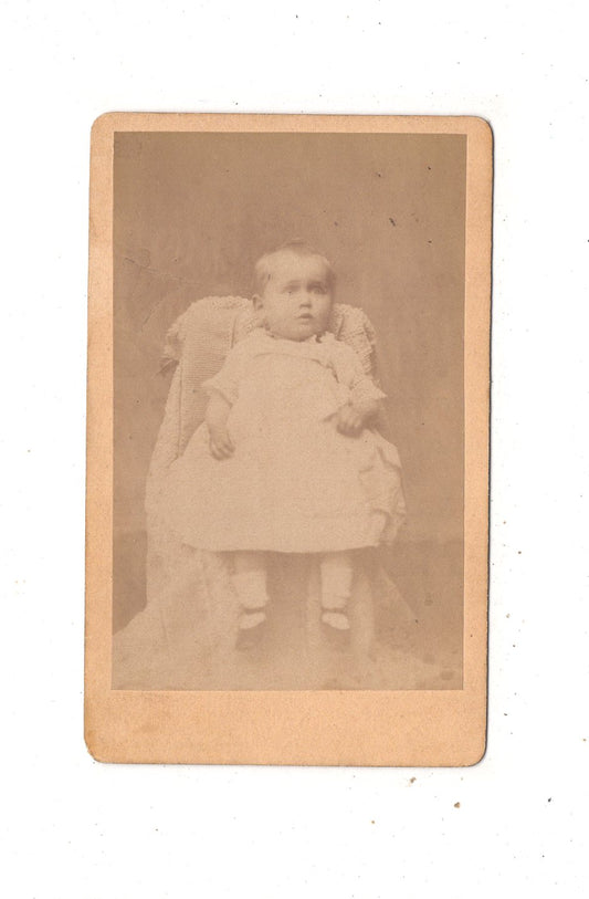 Fotografie Niedliches kleines Kind - unbekannter Ort 1870er